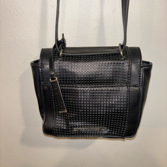 Classic Steve Madden Black Textured Crossbody Bag with Silver Details - Picture 8 of 8